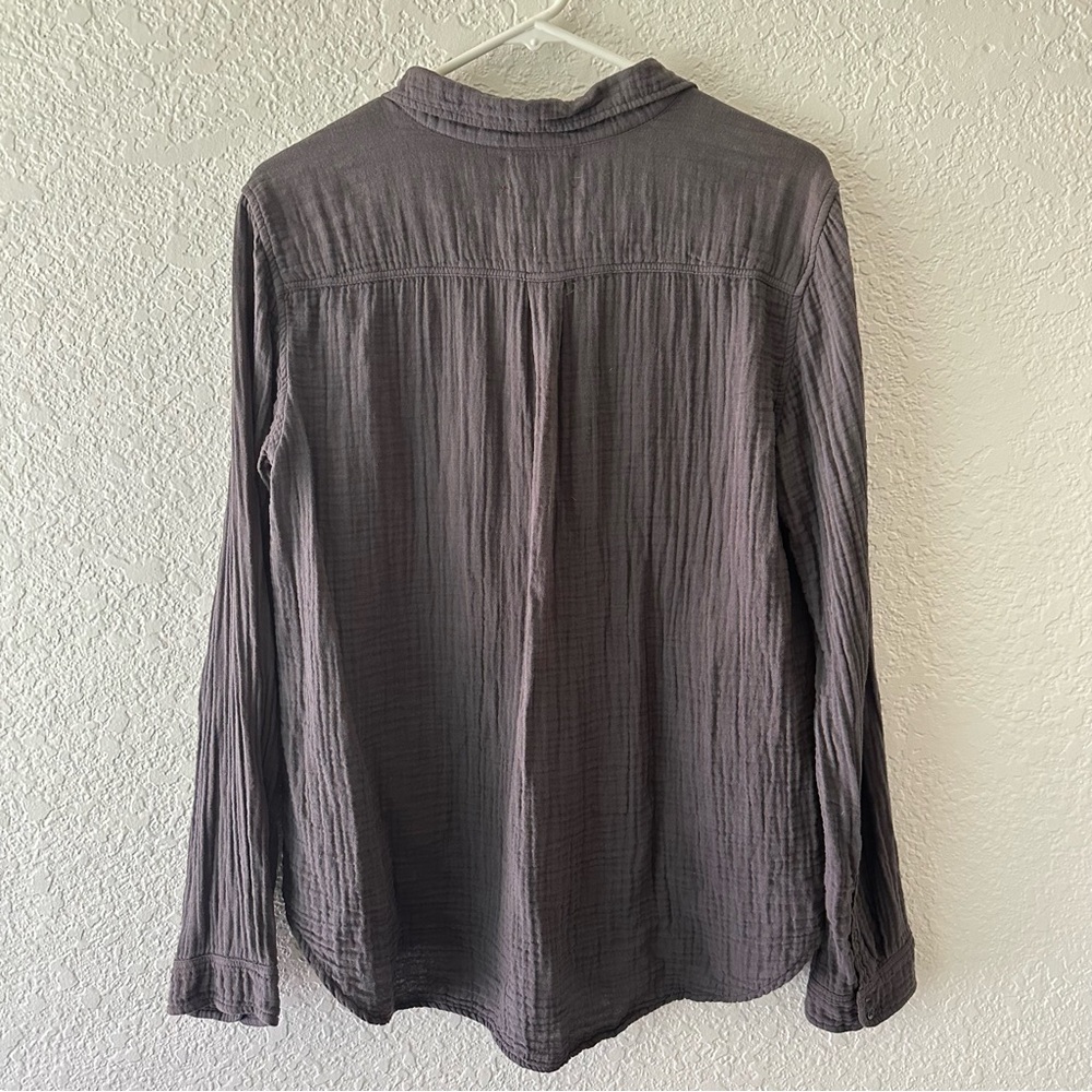 Xirena Women's Gray Button-Up Top - Picture 2 of 3